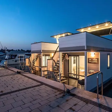 Botel Luxury Houseboat With Roof Terrace & 3*
