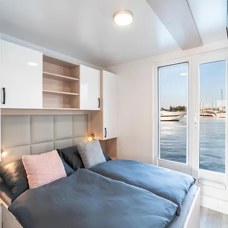 Botel Luxury Houseboat With Roof Terrace & Novigrad (Istria)