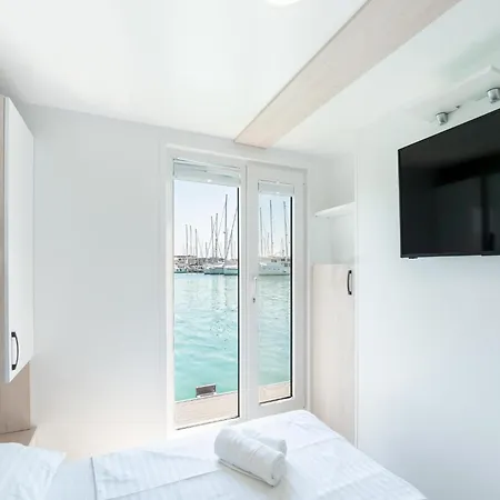 Luxury Houseboat With Roof Terrace & Botel 3*