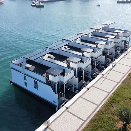 Luxury Houseboat With Roof Terrace & Botel