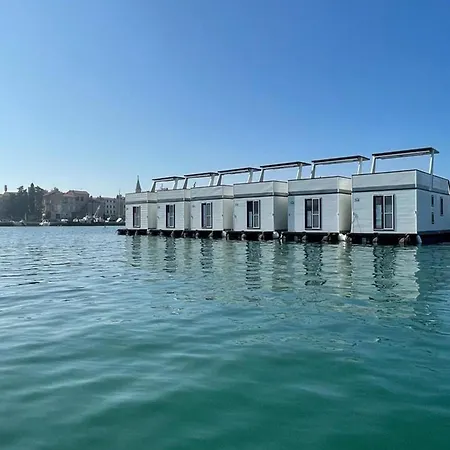 Botel Luxury Houseboat With Roof Terrace & 3*