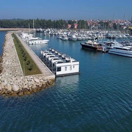 Botel Luxury Houseboat With Roof Terrace & 3*