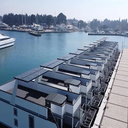 Botel Luxury Houseboat With Roof Terrace & 3*